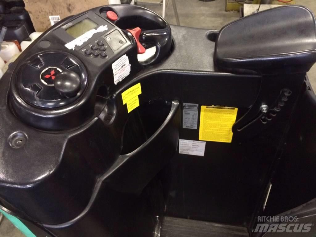 Mitsubishi PBR20N Lavtløftende truck med platform