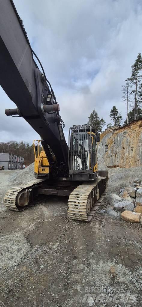 Volvo 305C Gravemaskiner for riving