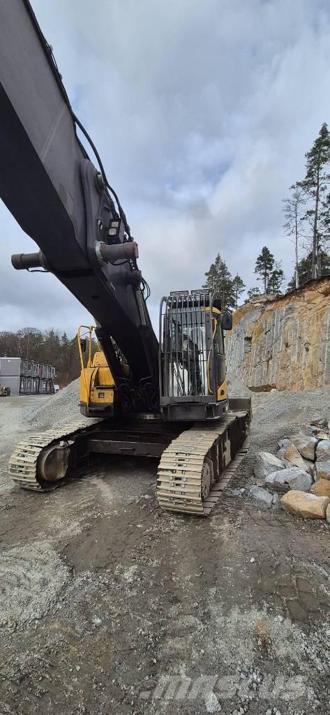 Volvo 305C Gravemaskiner for riving