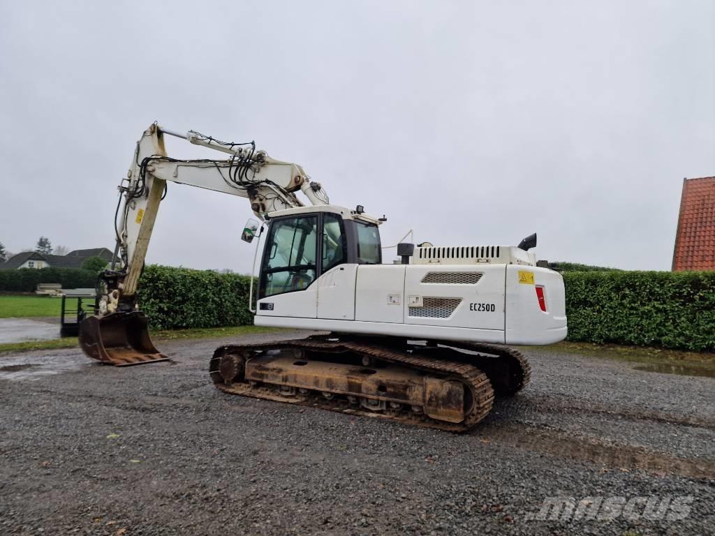 Volvo EC 250 D N L Beltegraver