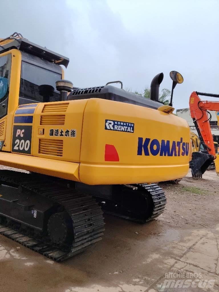 Komatsu PC200-8 Beltegraver