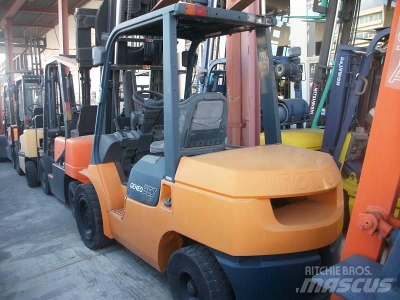 Toyota 7 FDJ 35 Diesel Trucker