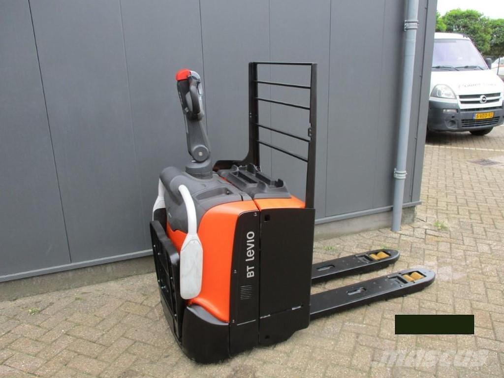 Toyota LPE200 Lavtløftende truck med platform