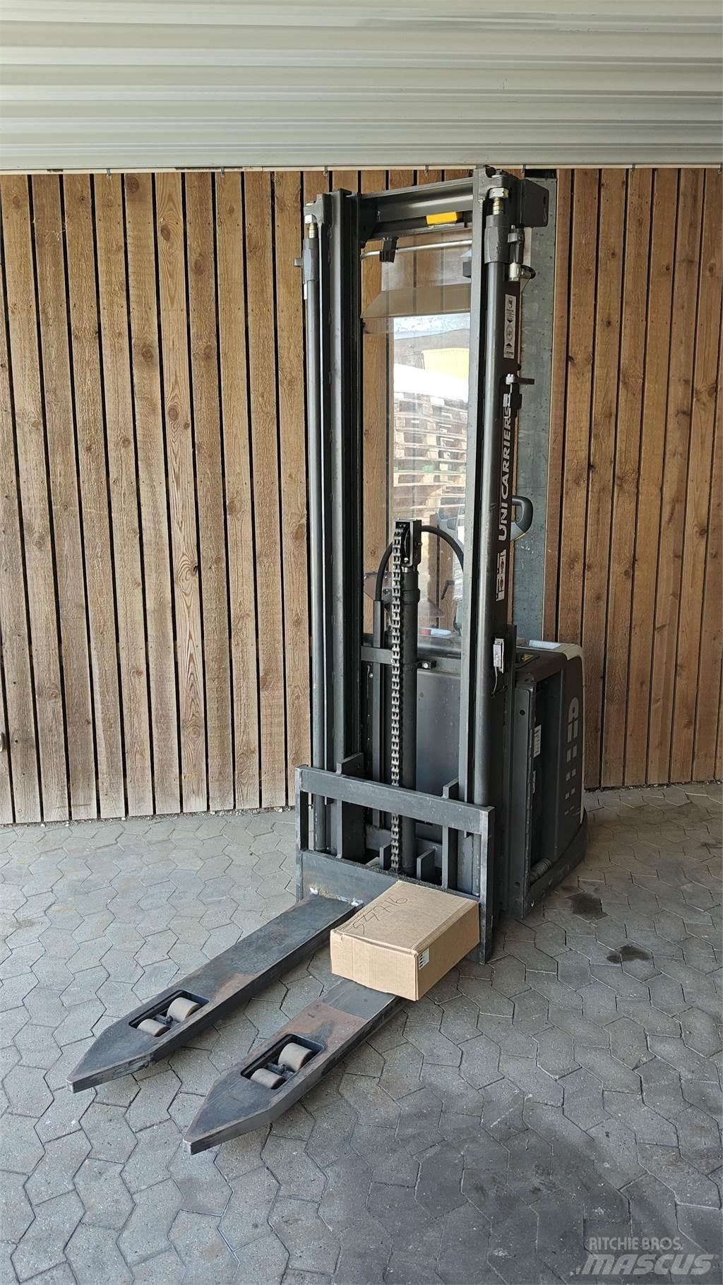 Atlet PSP160 Lavtløftende truck med platform
