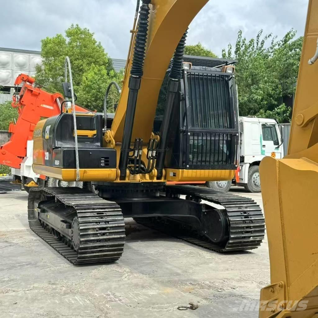 CAT 320 D2 Beltegraver