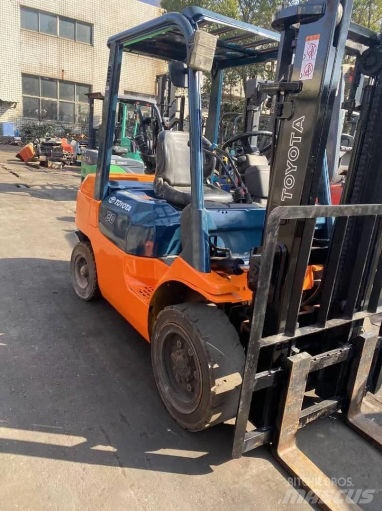 Toyota FD 30 Diesel Trucker