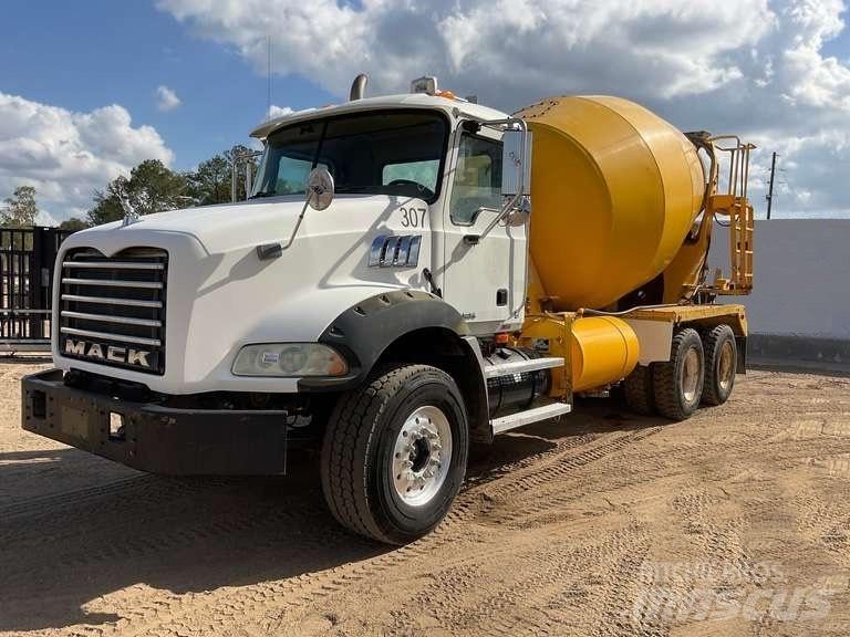 Mack CTP 713 B Andre lastebiler