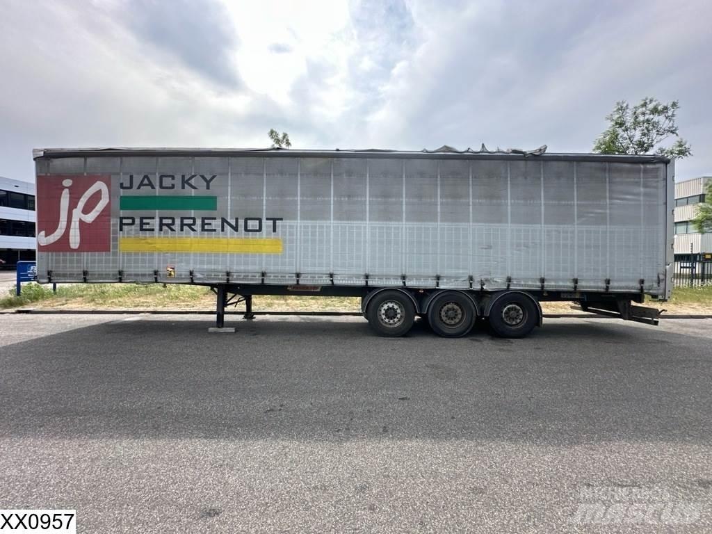 Fruehauf Tautliner Gardintrailer
