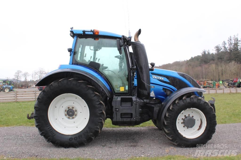 Valtra T174 Tractor Traktor med skogsutstyr