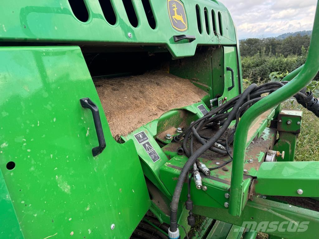 John Deere F441M Rundballepresser