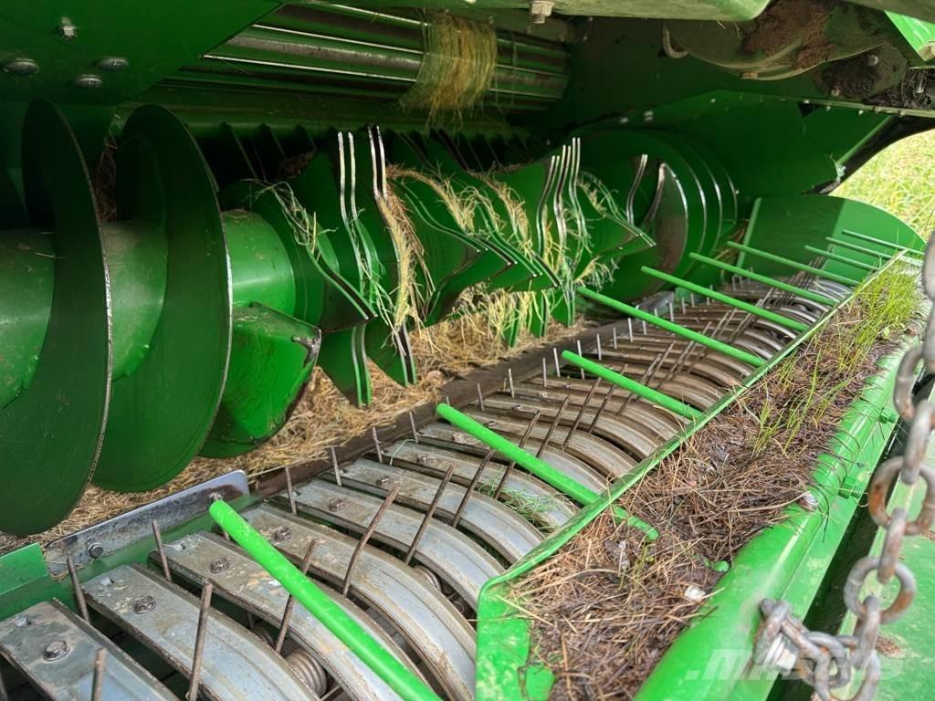 John Deere F441M Rundballepresser