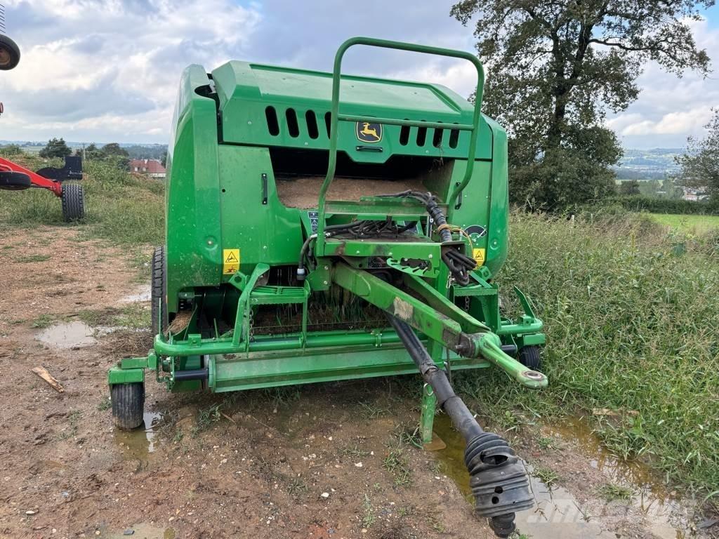 John Deere F441M Rundballepresser
