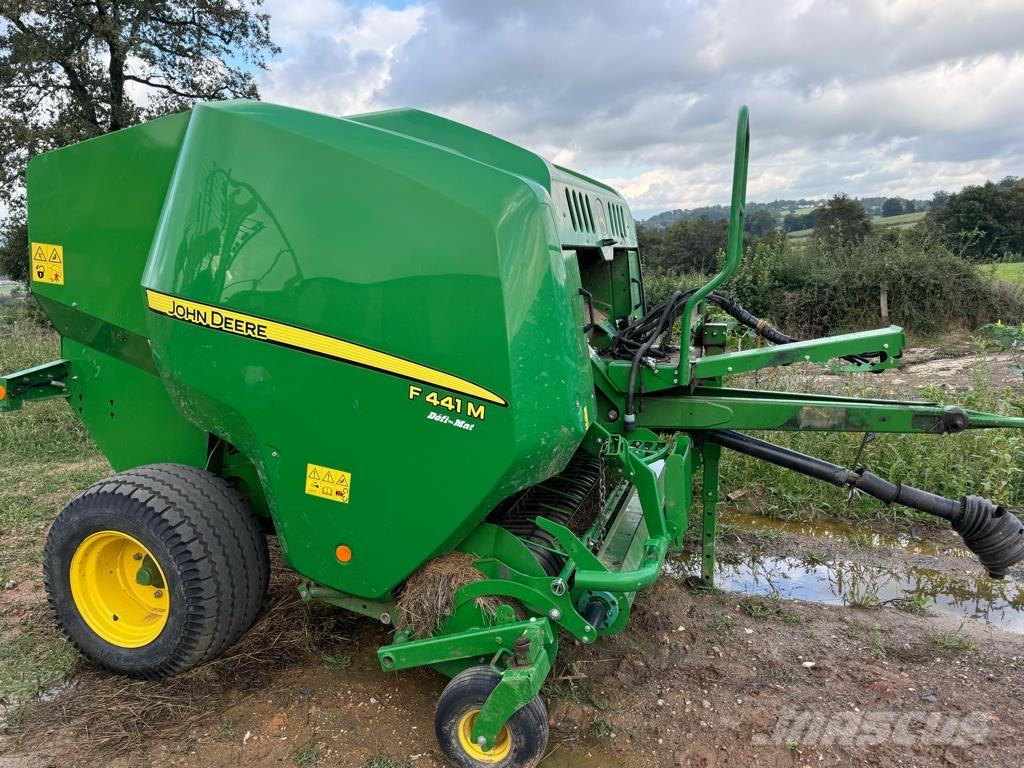 John Deere F441M Rundballepresser