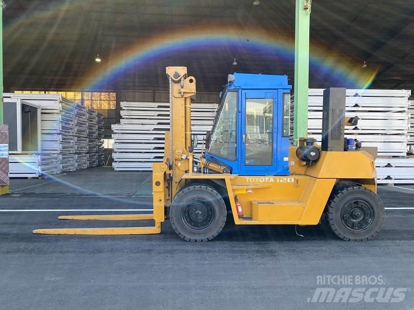 Toyota 4FD120 Diesel Trucker