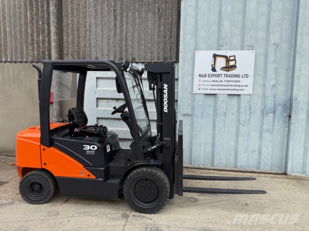 Doosan D 30 Diesel Trucker