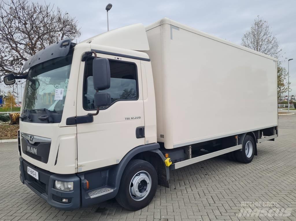 MAN 12.220 / 5.5m / LIFT Skapbiler