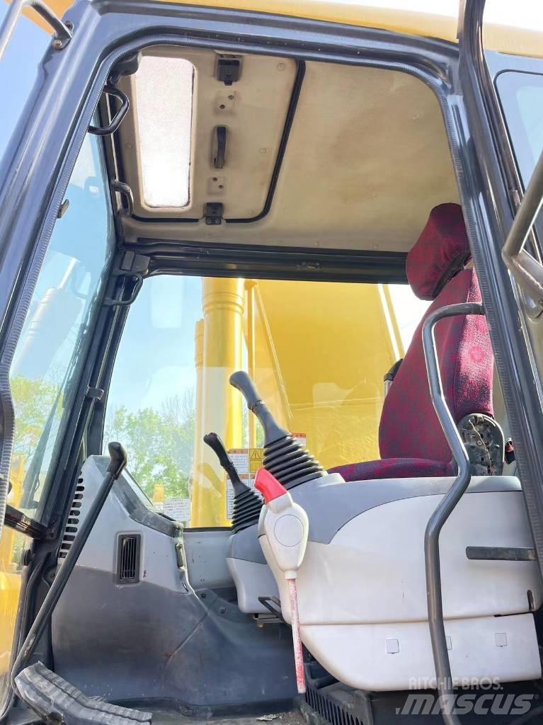 Komatsu PC 220-7 Beltegraver
