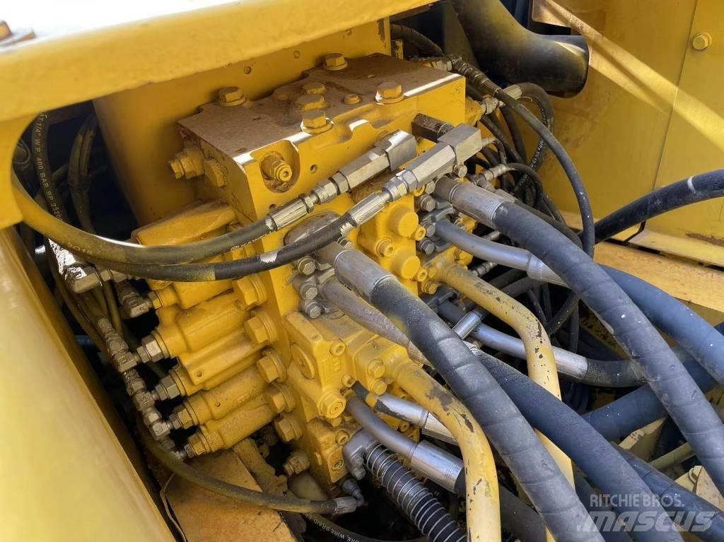 Komatsu PC 220-7 Beltegraver