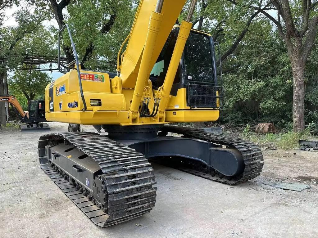 Komatsu PC220-8 Beltegraver