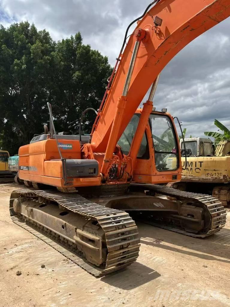 Doosan DX300LC Gravemaskiner med lang bom