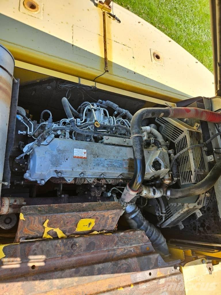 New Holland E 385 B Beltegraver