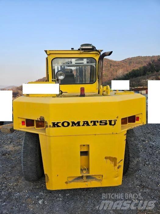 Komatsu FD 150 Skyvemasttruck