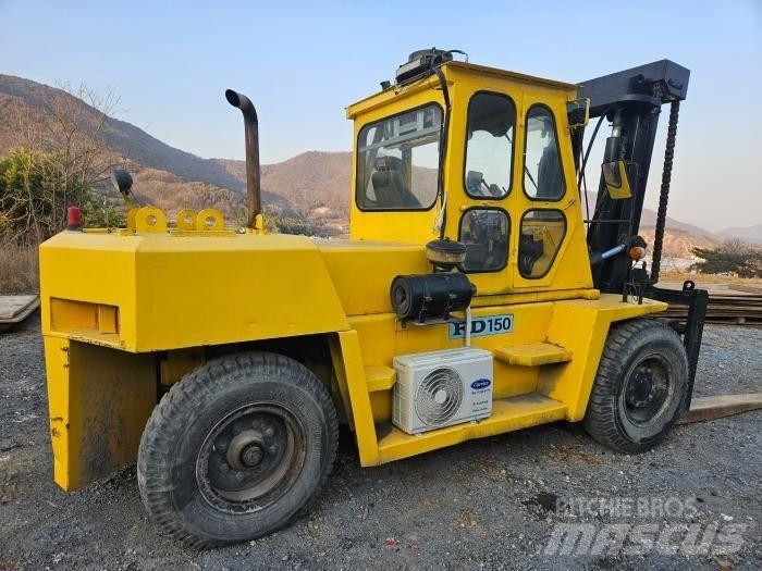 Komatsu FD 150 Skyvemasttruck