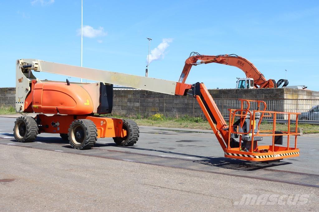 JLG 800AJ Leddede bomlifter