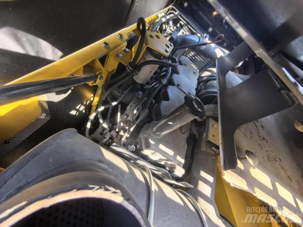 Komatsu PC 220-8 Beltegraver