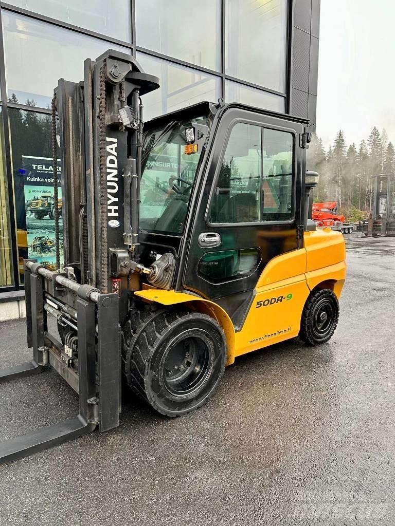 Hyundai 50DA-9 Diesel Trucker