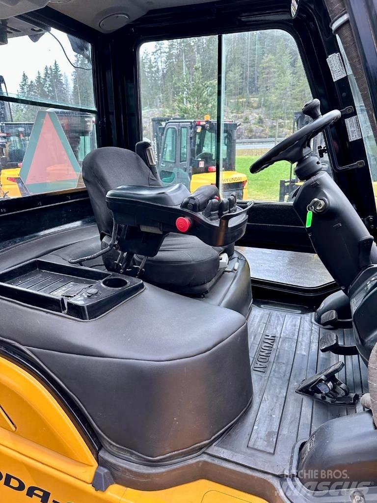 Hyundai 50DA-9 Diesel Trucker