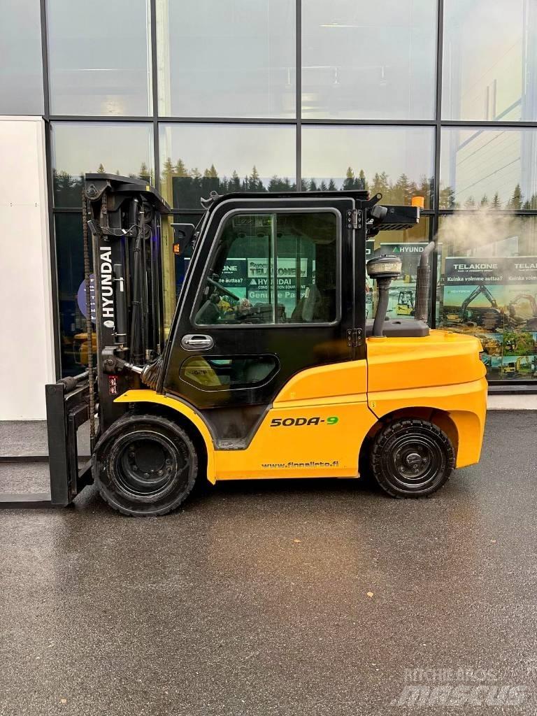 Hyundai 50DA-9 Diesel Trucker