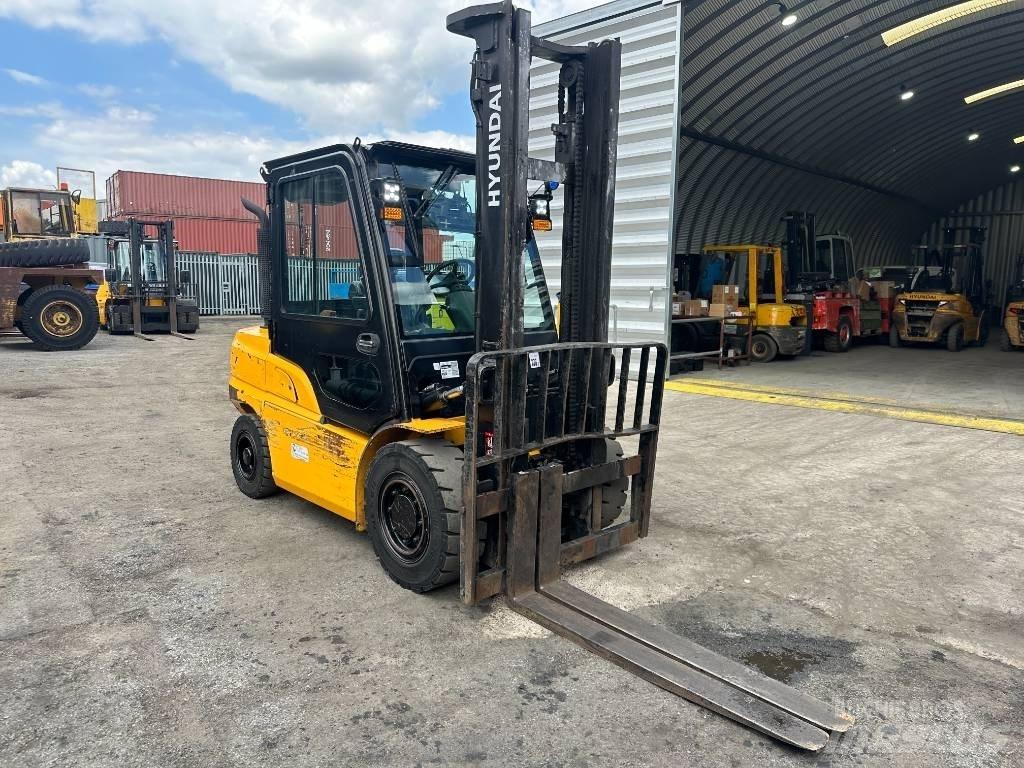 Hyundai 40D-9F Diesel Trucker