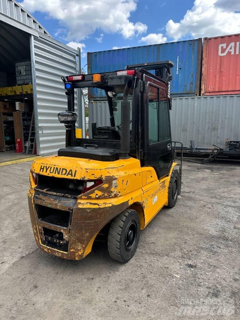 Hyundai 40D-9F Diesel Trucker