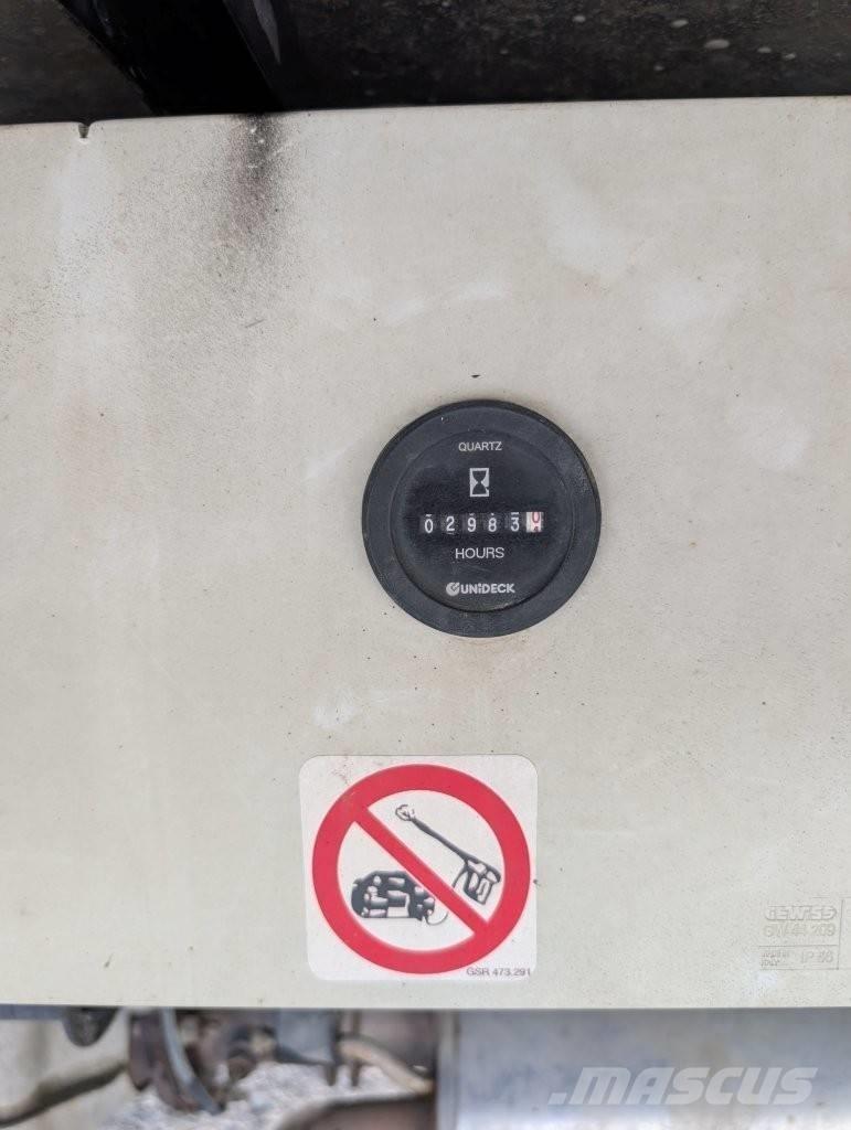 Nissan NT400 Bilmontert lift