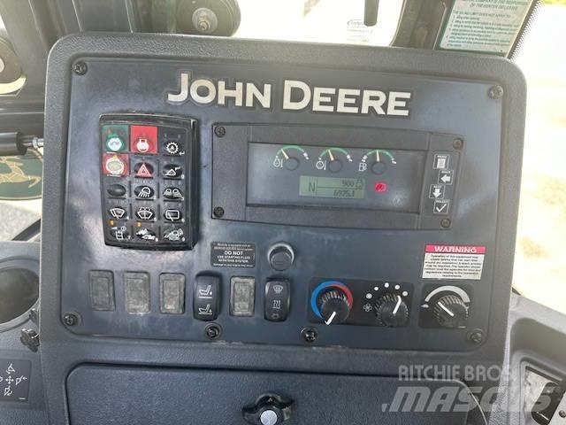 John Deere 410 K Traktorgravere