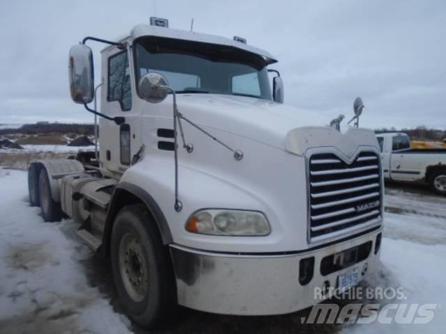 Mack CXU 613 Trekkvogner