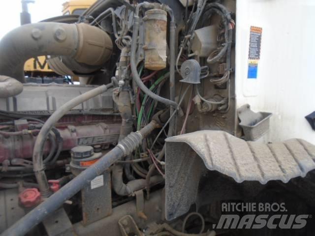 Mack CXU 613 Trekkvogner
