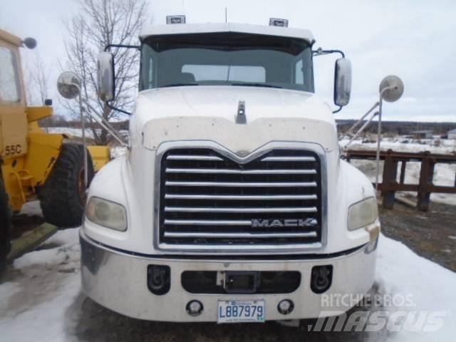 Mack CXU 613 Trekkvogner