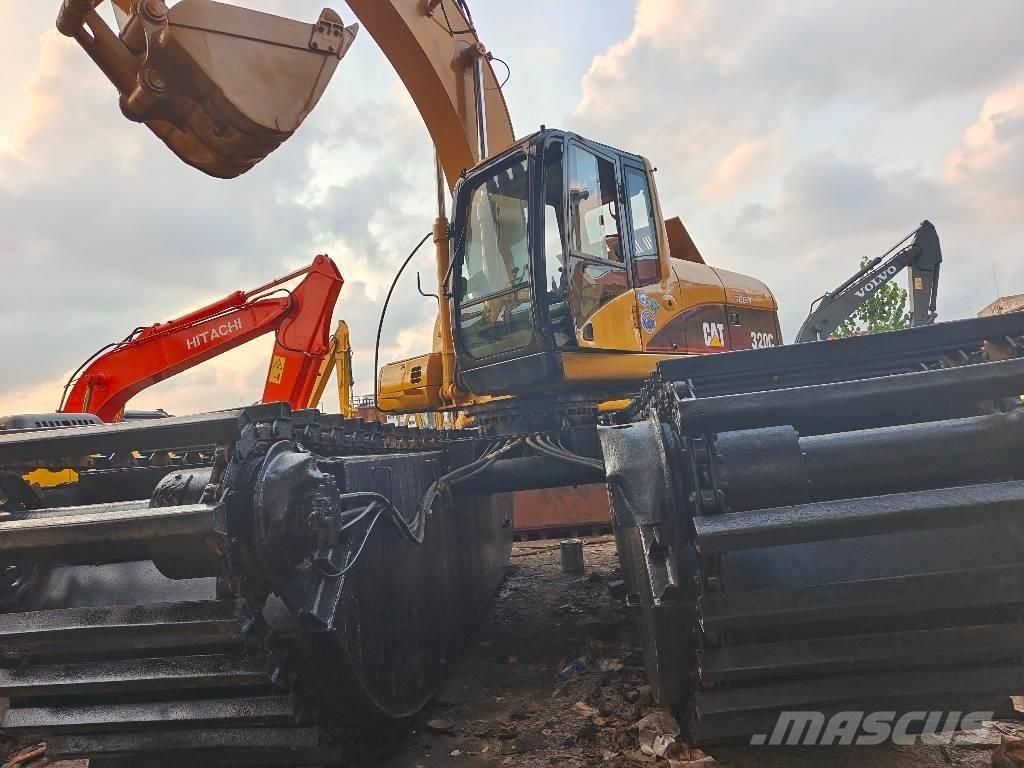 CAT 320 C Amfibiske Gravemaskiner