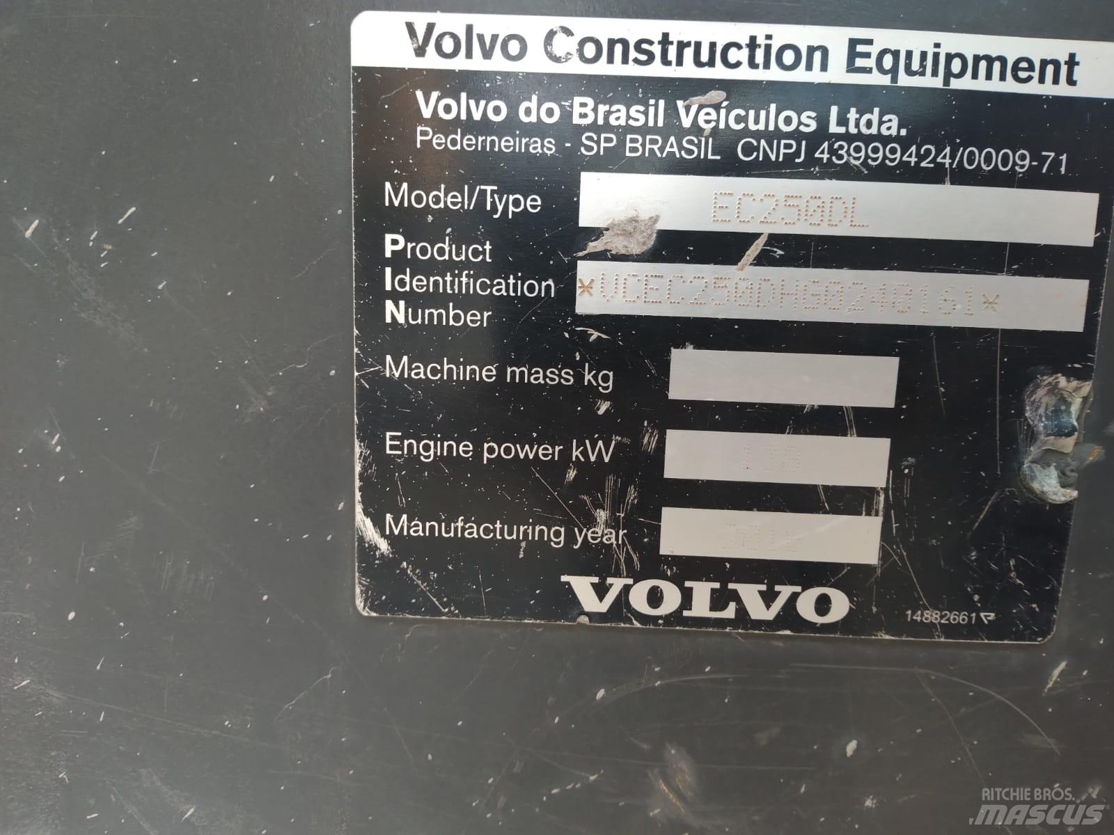 Volvo EC 250 D L Beltegraver