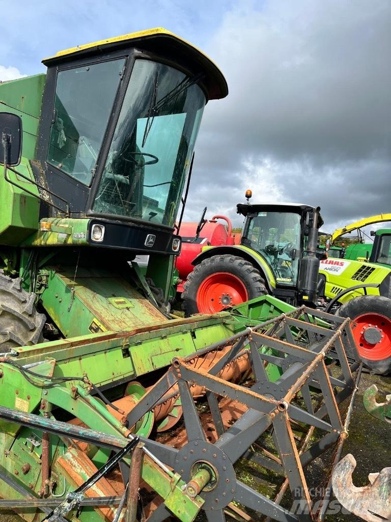 John Deere 1055 Skurtreskere