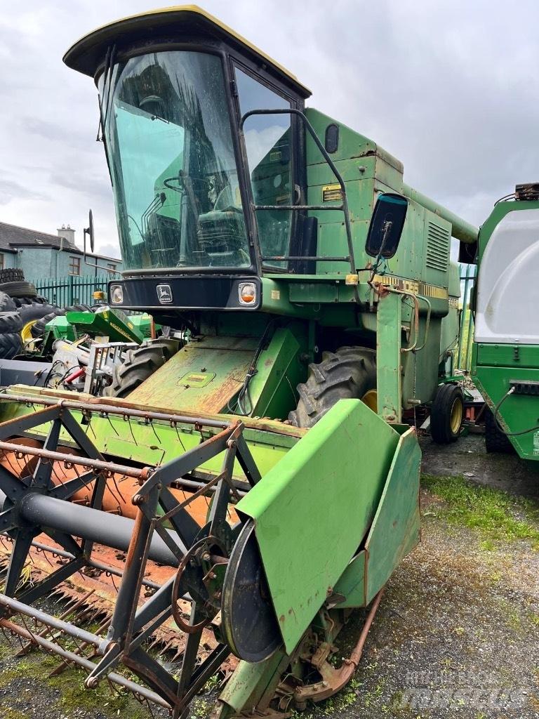 John Deere 1055 Skurtreskere