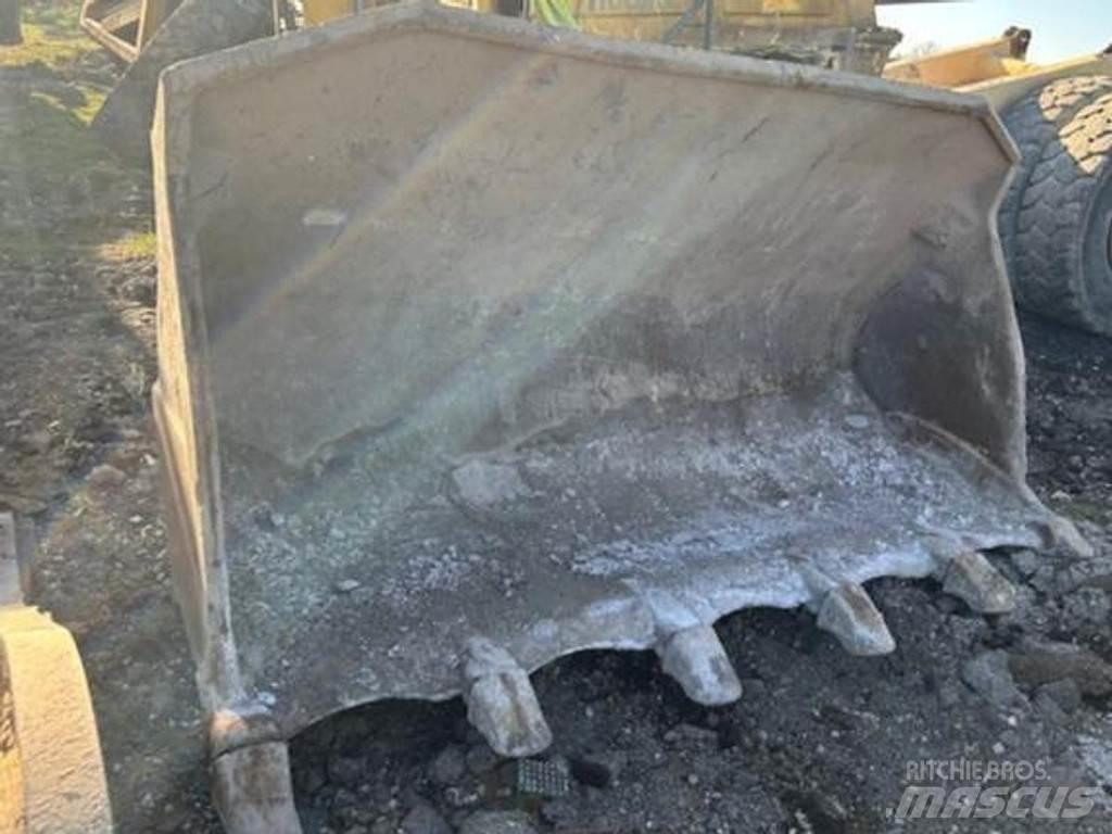 CAT 973D Skuffer