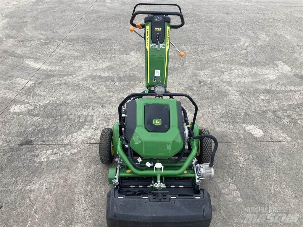 John Deere 225 E-cut Gå-bak gressklippere