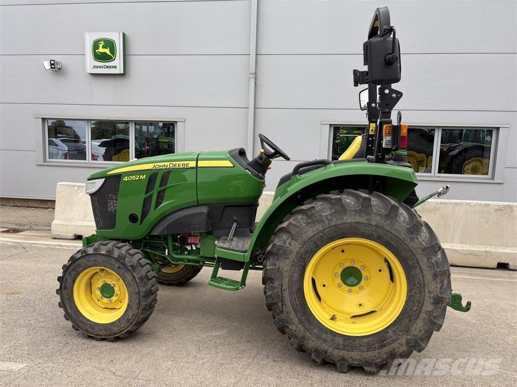 John Deere 4052M Kompakttraktorer