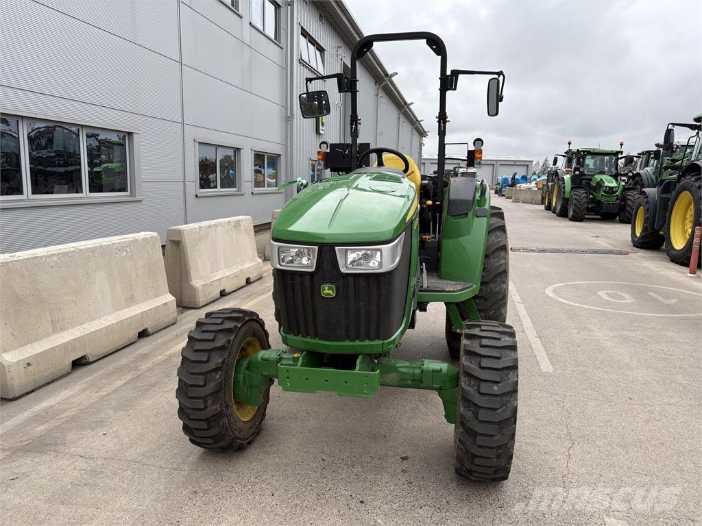 John Deere 4052M Kompakttraktorer