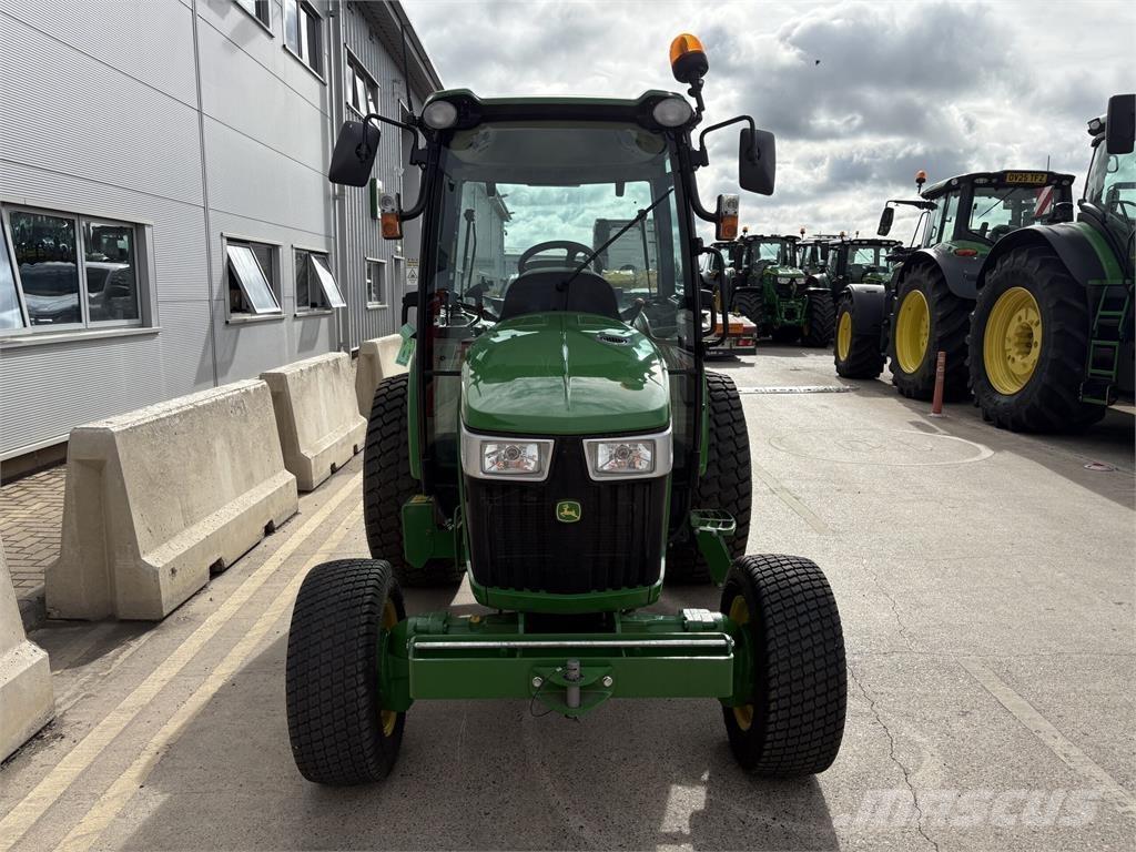 John Deere 4066R Kompakttraktorer