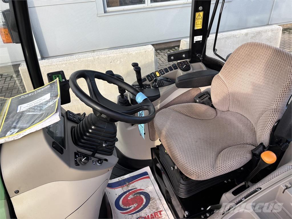 John Deere 4066R Kompakttraktorer