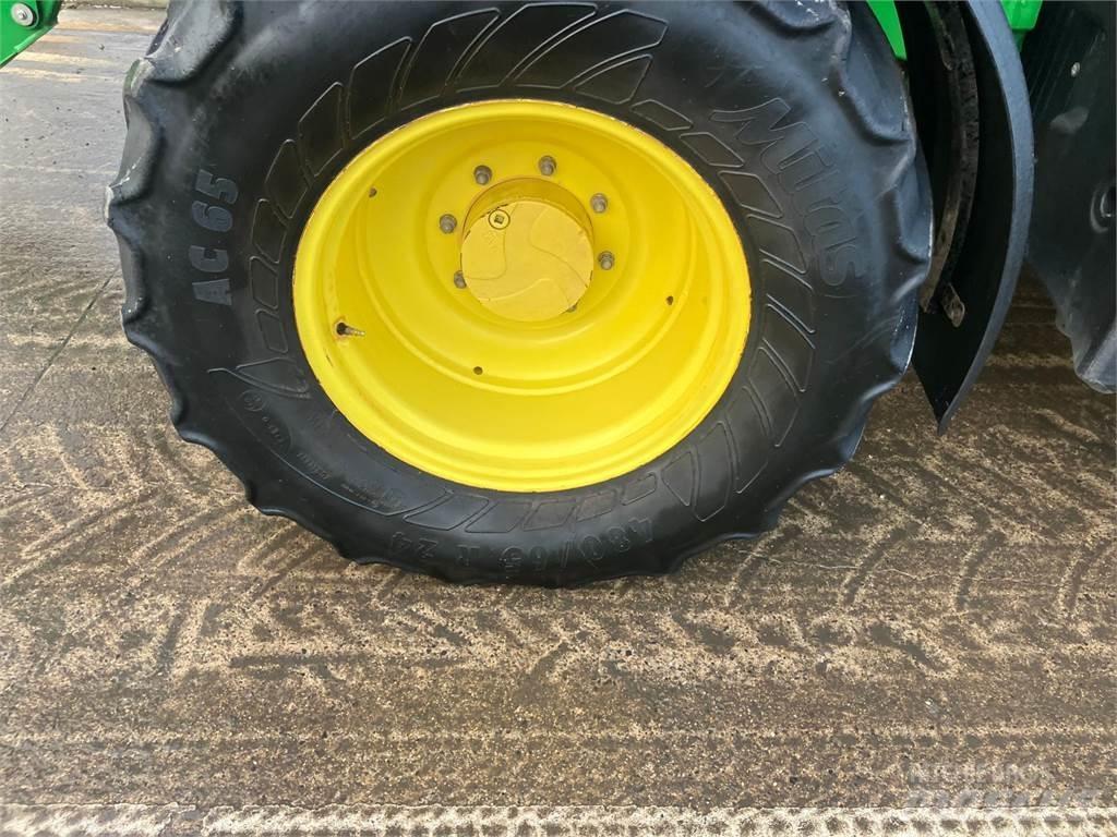 John Deere 6120M Traktorer
